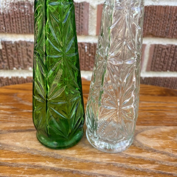 Vintage MCM Anchor Hocking Forest Green and Clear Starburst Pattern Bud Vases - Picture 2 of 6